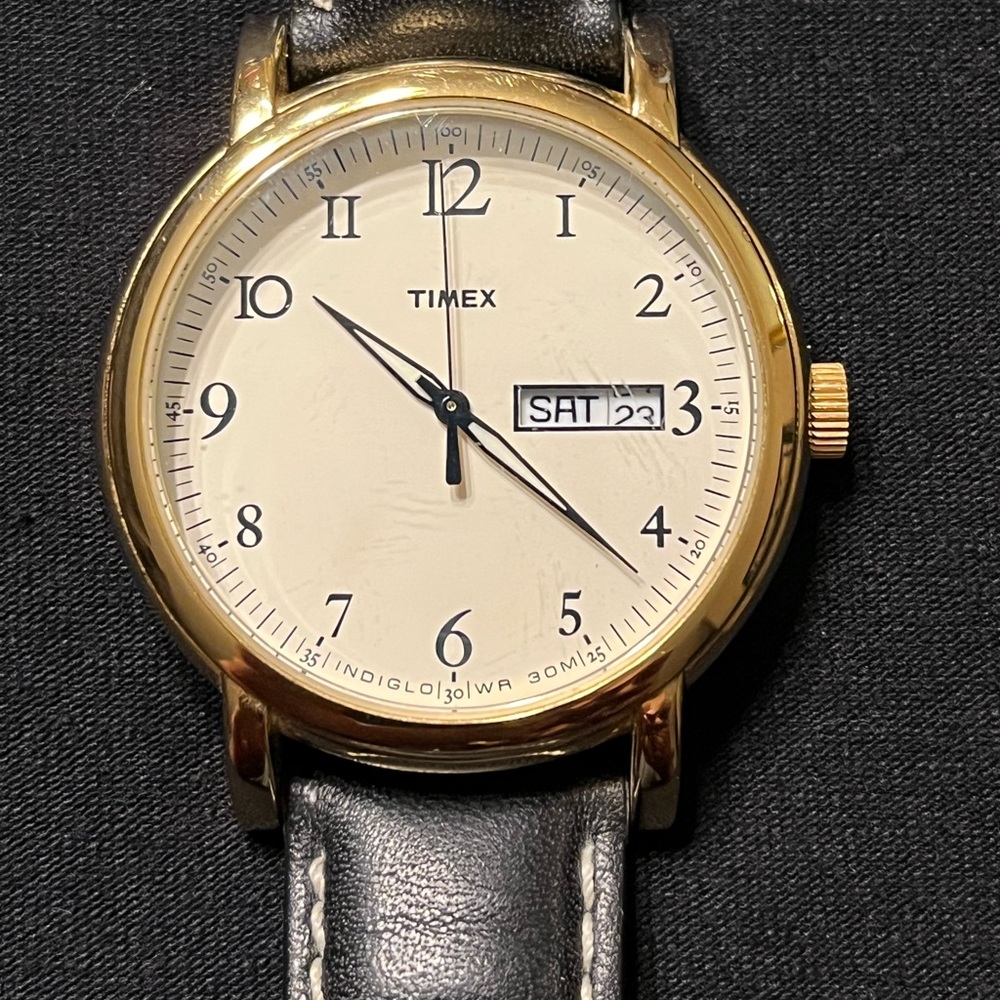 Men’s Timex Indiglo Watch Gold Tone Case  Day Date Round Dial Black Leather Band